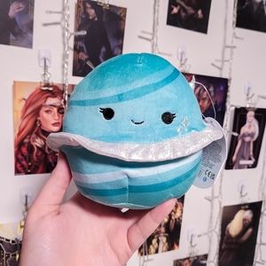 Hugo the planet squishmallow 5"